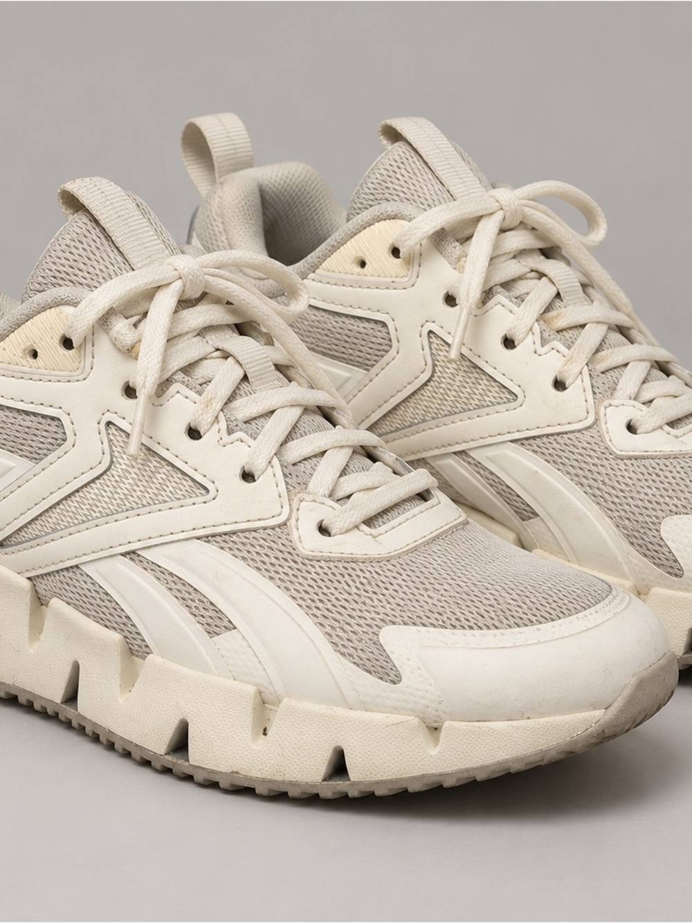 Reebok women’s Casual Mesh Sneakers size 6